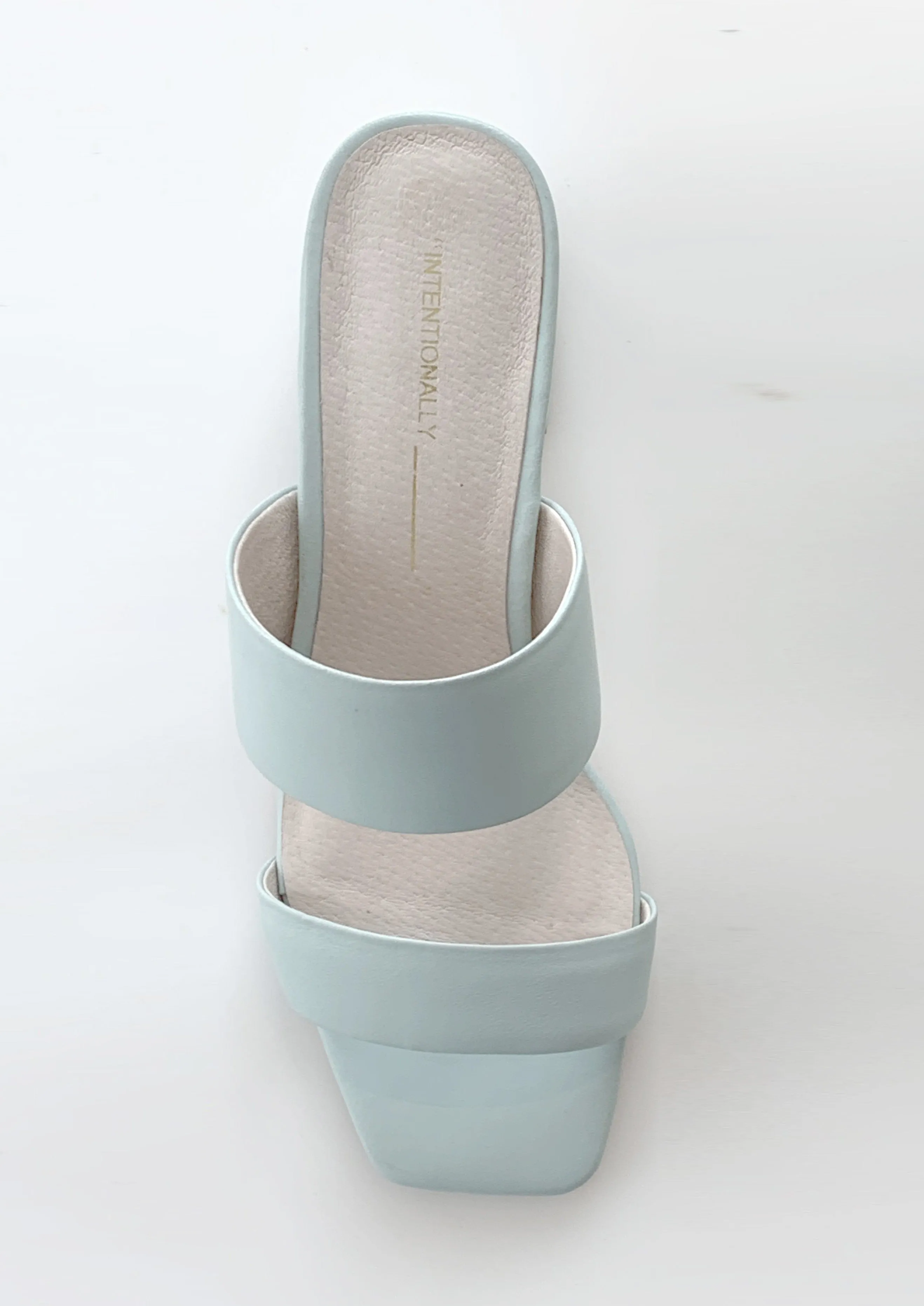 INTENTIONALLY BLANK STEP IN HEEL PASTEL