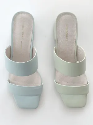 INTENTIONALLY BLANK STEP IN HEEL PASTEL