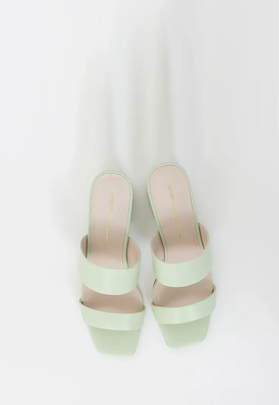 INTENTIONALLY BLANK STEP IN HEEL PASTEL